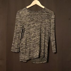 3/4 length sleeve top with peek-a-boo bacl